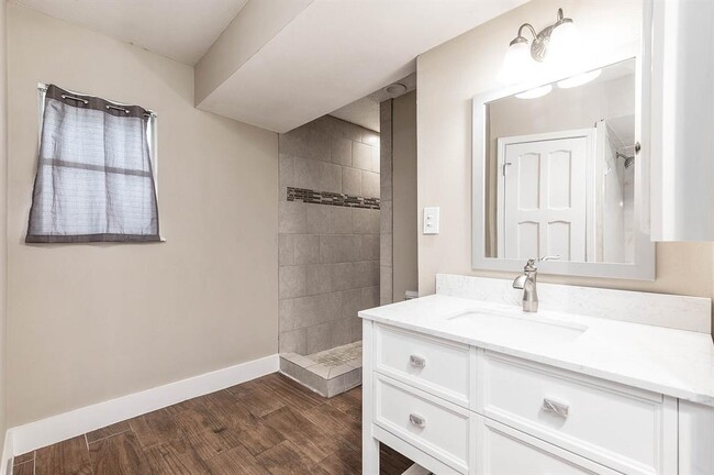 Building Photo - 10715 Elmdale Dr