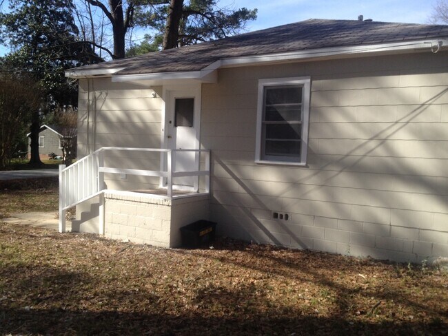 Building Photo - **AVAILABLE NOW**Nice 3 Bedroom / 1 Bathroom Home for Rent in Columbus, GA***