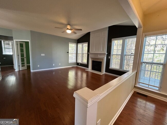 Building Photo - 706 Oracle Dr NE