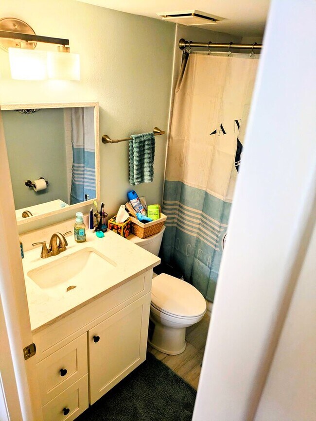 Building Photo - SEASONAL/SHORT TERM TURNKEY condo