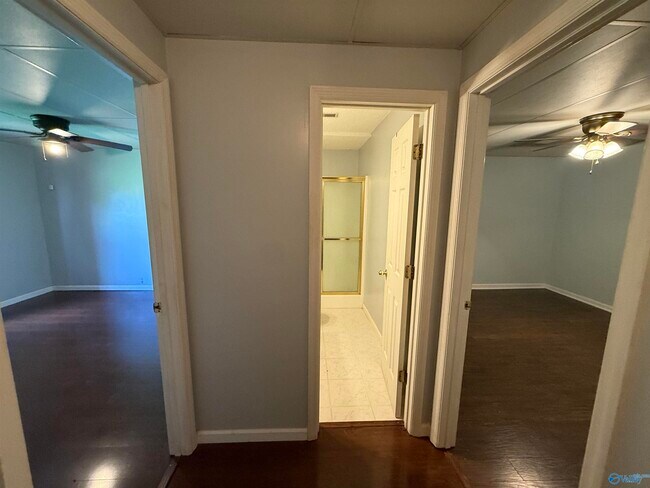 Building Photo - 122 Mykeys Way