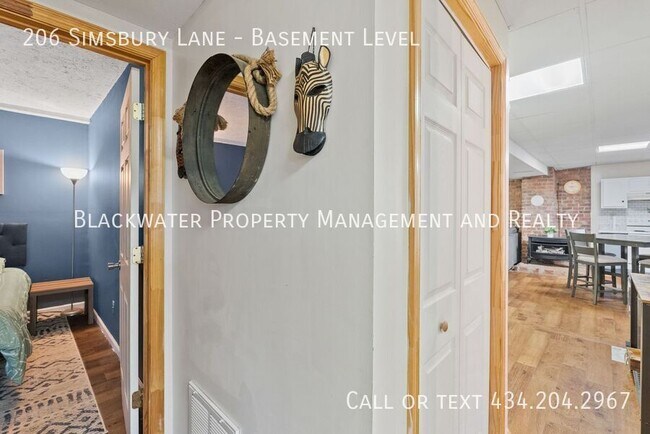 Building Photo - 206 Simsbury Ln