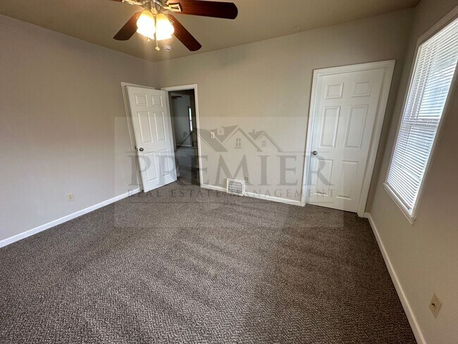Building Photo - 307 SW 15 St, Blue Springs MO 64014/ 2 bed...