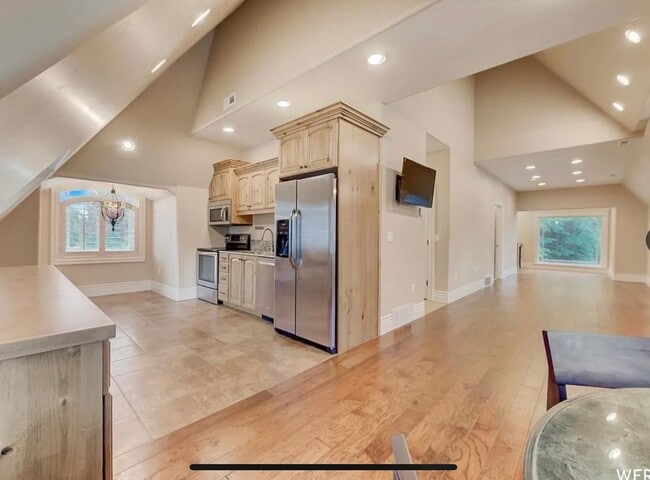 Building Photo - 4900 Marilyn Dr