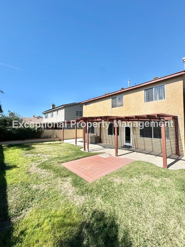 Building Photo - Ready to move in 3 bed 3 bath home