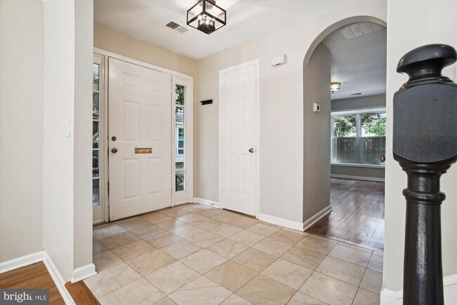 Building Photo - 450 W Glebe Rd