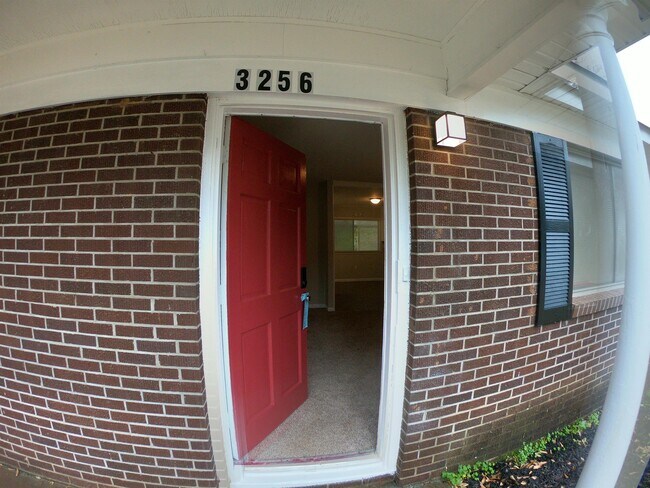 Building Photo - 3256 Suncrest Dr