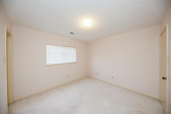 Building Photo - 13211 Rosstown Dr