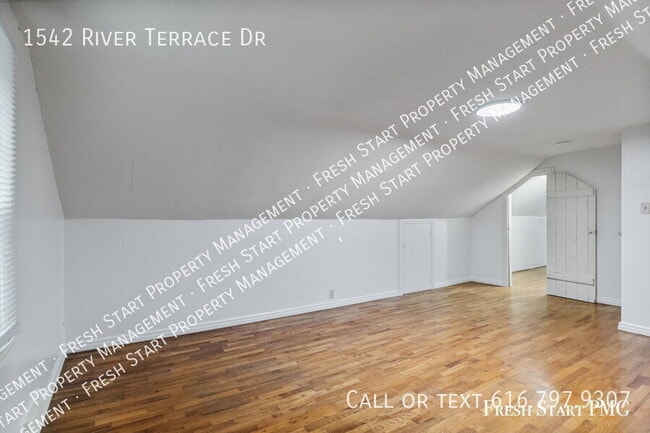 Building Photo - 1542 River Terrace