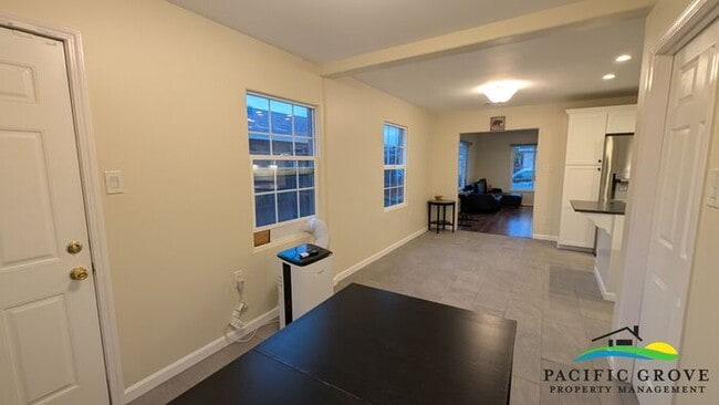 Building Photo - Bright and Roomy 2 Bedroom 2 Bathroom Home