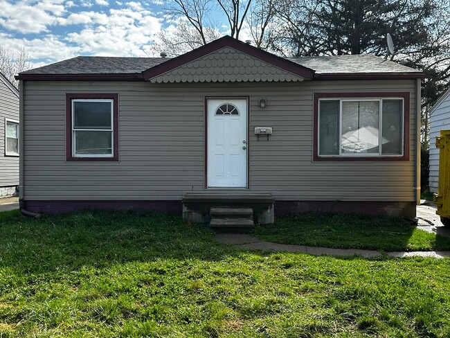 Primary Photo - 2 Bedroom Home In Warren