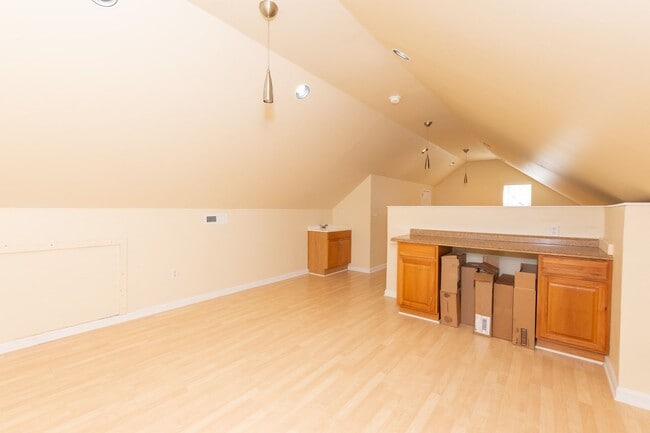 Building Photo - MOVE-IN READY