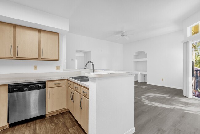 Building Photo - 7360 Westpointe Blvd