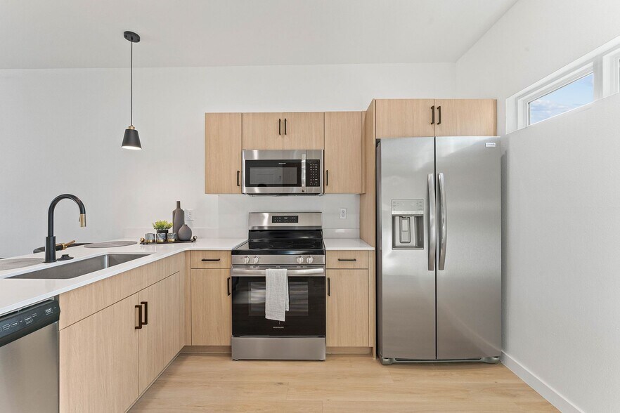 Building Photo - 1982 S Razorback Rd