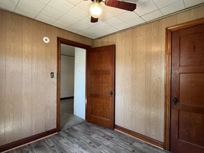 Building Photo - 1 Bedroom Upstairs Duplex