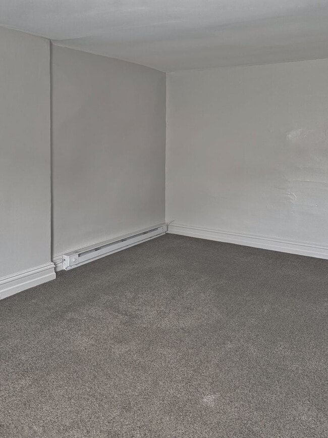 Building Photo - Spacious 5-Bed, 1-Bath, 1,890 sqt