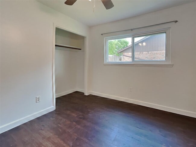 Building Photo - 2705 Laurel Creek Way
