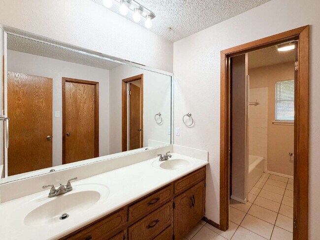 Building Photo - Charming 3-Bedroom Haven with Cozy Fireplace in North Richland Hills!