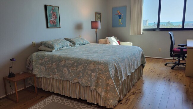 Building Photo - PENDING LEASE-Annual turnkey furnished  2/...