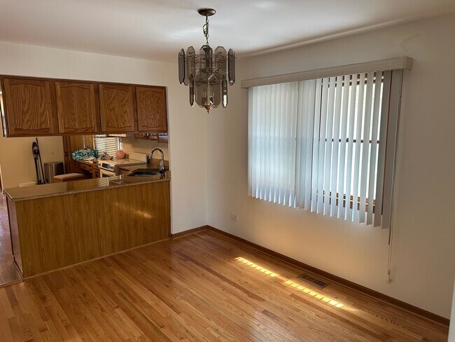 Building Photo - 2605 N 76th Ave