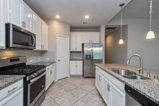 Building Photo - 18522 Hayden Pond Dr