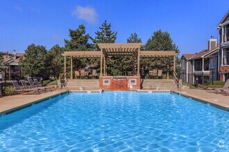 Building Photo - Somerset Oaks Apartment Homes