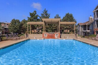 Building Photo - Somerset Oaks Apartment Homes