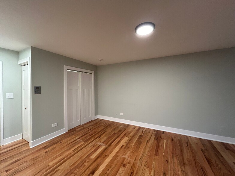Building Photo - 696 Elm Pl