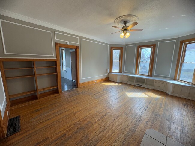 Building Photo - 4 bedroom home in the East Village of Dave...
