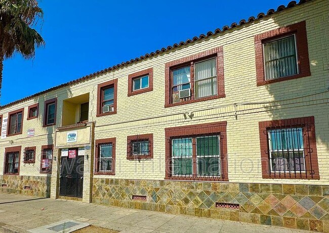 Building Photo - 521 N Avalon Blvd