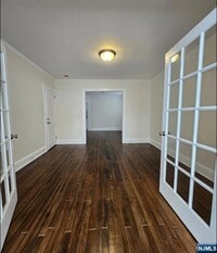 Building Photo - 103 Willow St