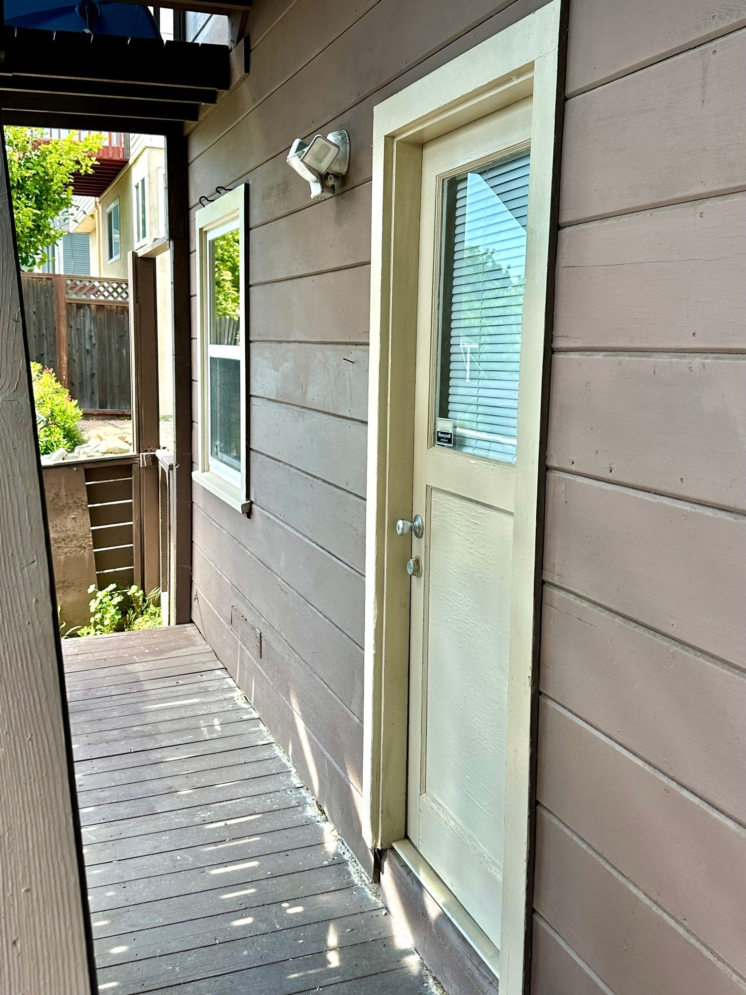 Building Photo - 733 Balra Dr