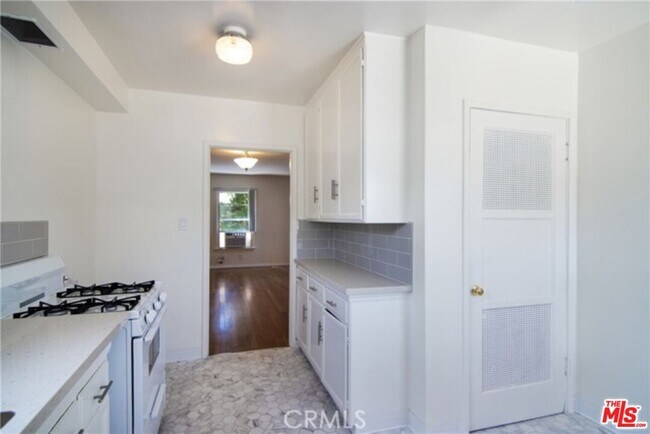 Building Photo - 2334 Keeler St