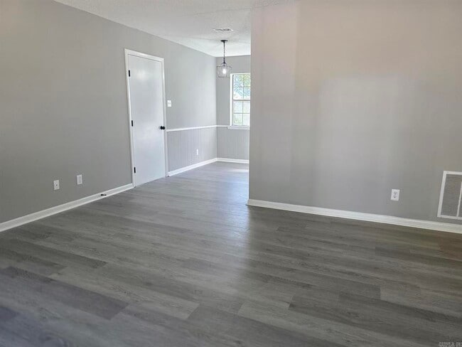 Building Photo - 216 Windhill Dr