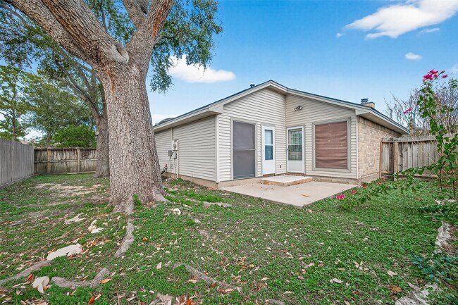 Building Photo - 3306 S Greenpark Dr