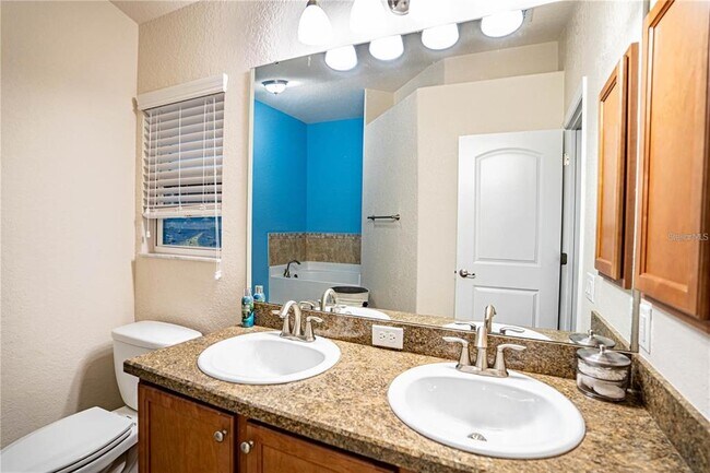Building Photo - 4023 Island Lakes Dr