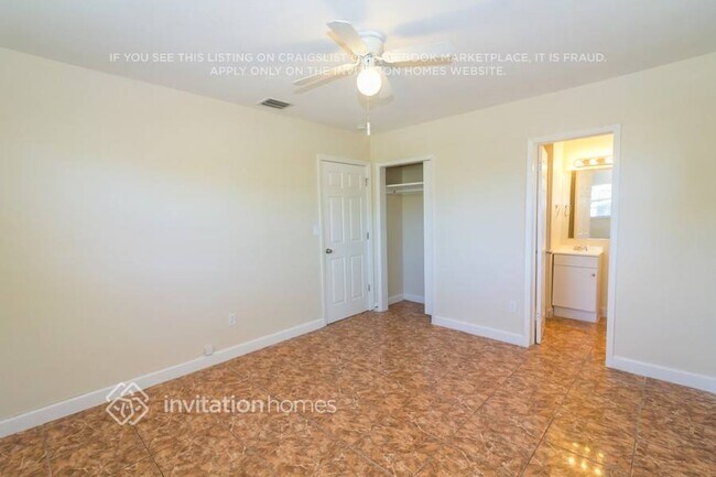 Building Photo - 5140 SW 6th Ct