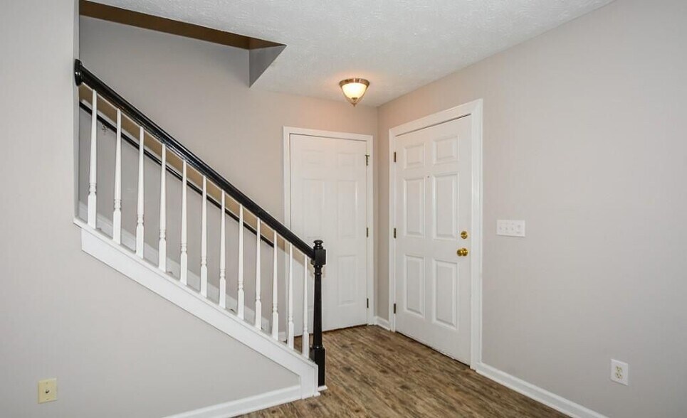 Building Photo - 612 Spanish Oak Dr