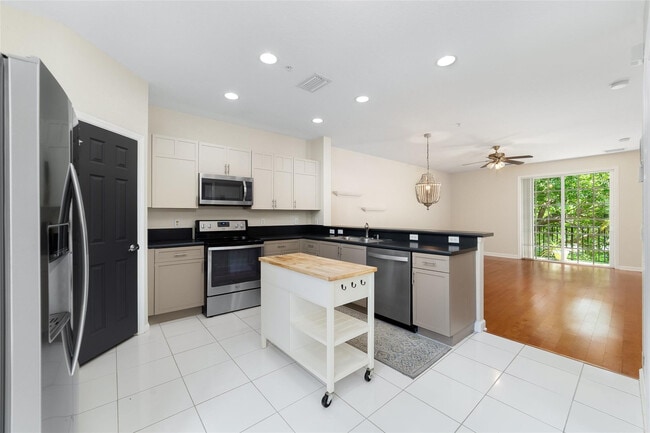 Building Photo - 463 School House Rd