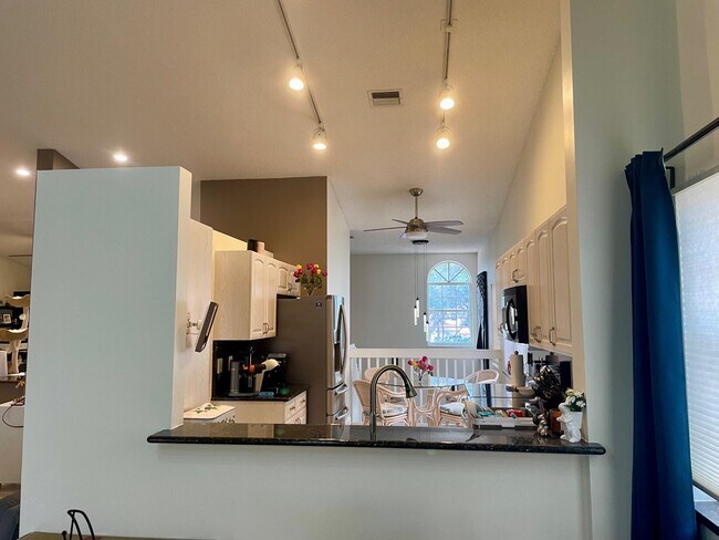 Building Photo - 9709 Shadybrook Dr