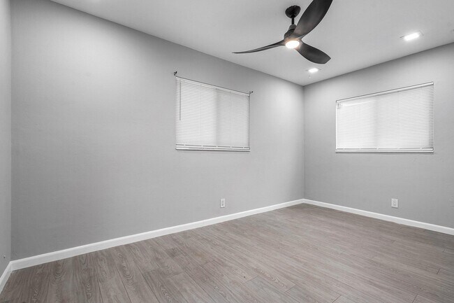 Building Photo - 2730 N Dixie Hwy