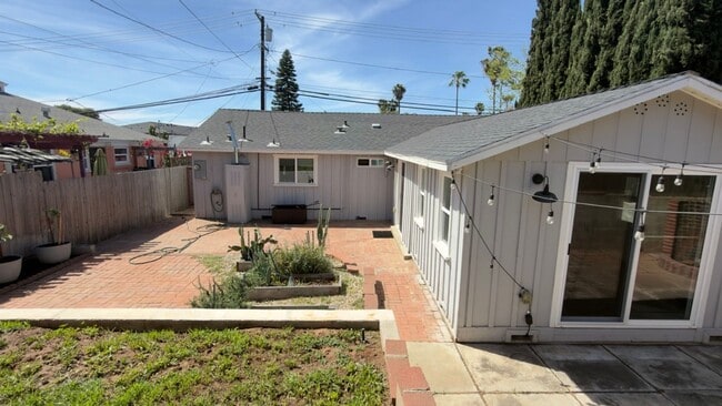 Building Photo - Newly Remodeled 3 bedroom home with AC