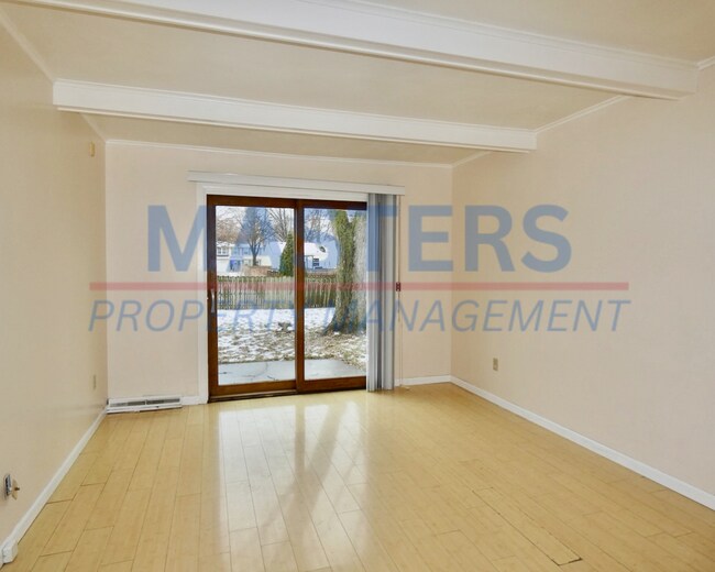 Building Photo - 532 Dussel Dr