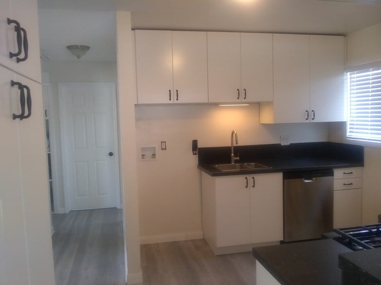 Kitchen & Hall - 1608 260th St