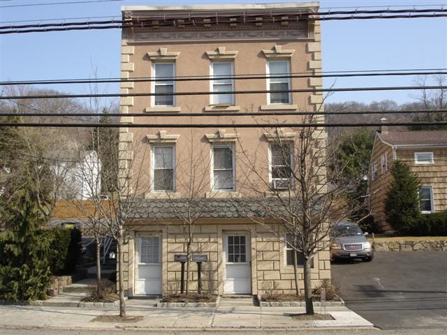 Primary Photo - 752 Commerce St