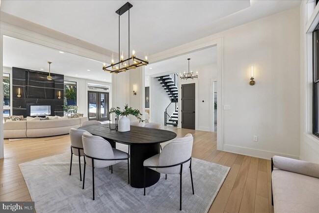 Building Photo - 4428 Albemarle St NW