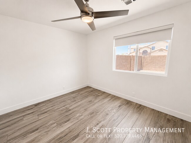 Building Photo - 6531 N 83rd Ln