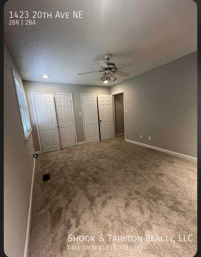 Building Photo - 1423 20th Ave NE