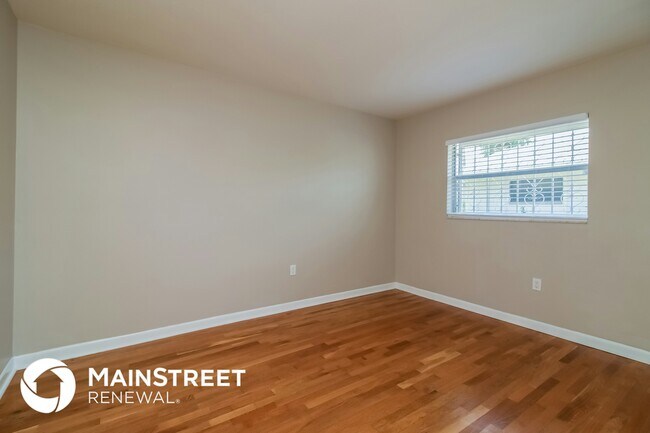 Building Photo - 804 Greenbriar Dr