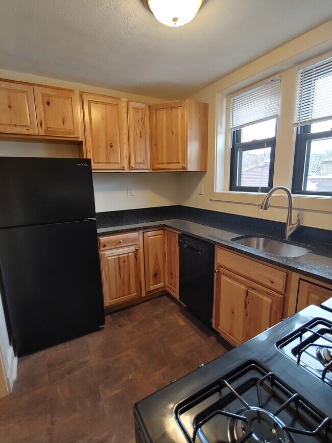 Building Photo - 769 Shady Dr E